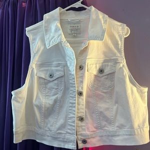 Women’s white denim vest size 2